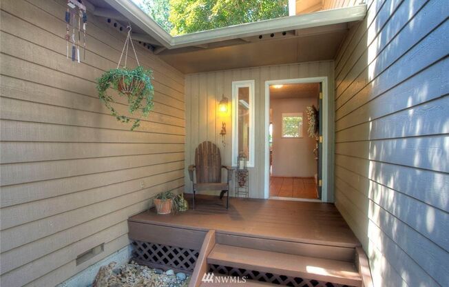 3 bedroom 2.5 bathroom single family house in Kirkland