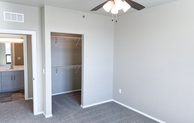 1 bed, 1 bath, 758 sqft, $1,145, Unit Bldg 5 Apt 5303