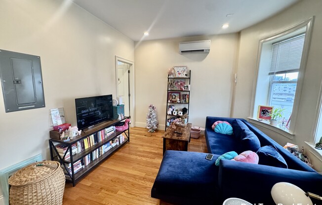 3 Edwin St