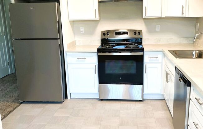 2 beds, 1 bath, 830 sqft, $1,435, Unit P-248