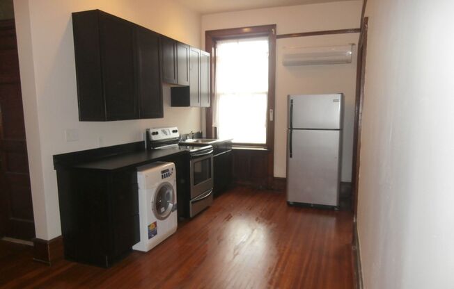 1 bed, 1 bath, $925, Unit APARTMENT 3A