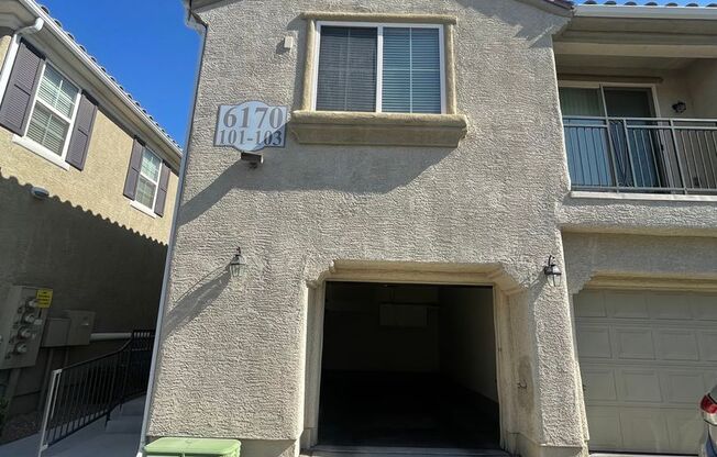 Delightful 2 Bedroom 2 Bathroom Townhouse!
