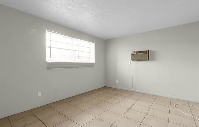 Studio, 1 bath, $550, Unit 3685-B6