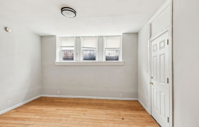 Studio, 1 bath, 300 sqft, $990, Unit 3412 Spring Partners LP-LLFE
