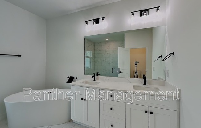 1422 NE 33 LN