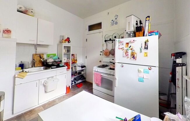 1 bed, 1 bath, 800 sqft, $2,300, Unit 1337 1A