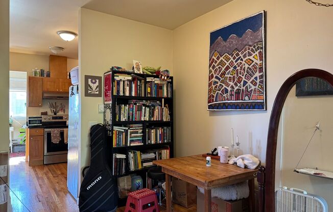 311 Aloha St, Seattle, WA 98109