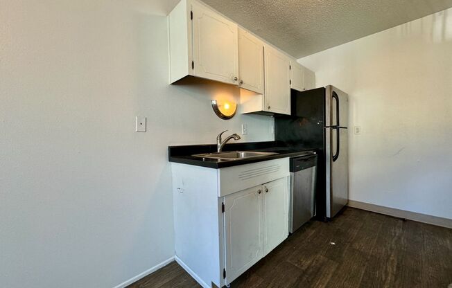 2 beds, 1 bath, 850 sqft, $1,499, Unit 26