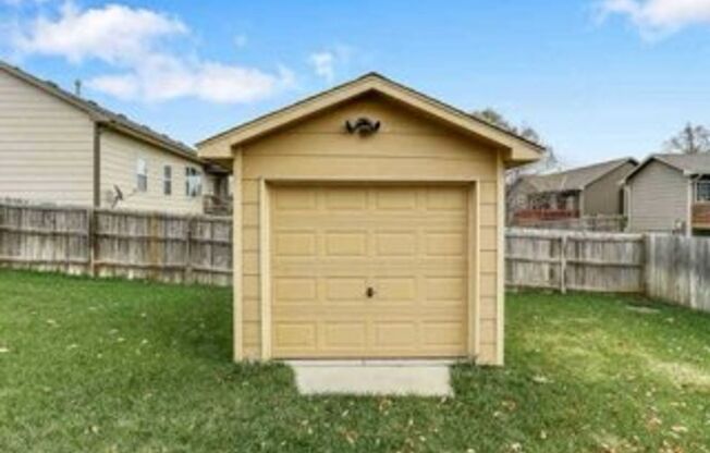 5 Bedroom Home In Derby