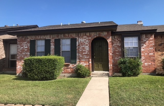 2 BEDROOM 2 BATH PATIO HOME WITH 1010 SF