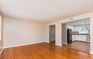 2 beds, 1 bath, $1,400, Unit 2806-3M