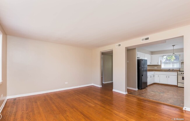 2 beds, 1 bath, $1,400, Unit 2806-3M