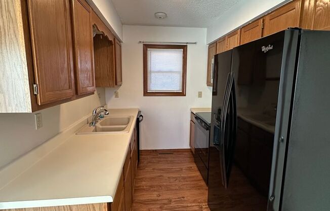 3 beds, 1 bath, $950