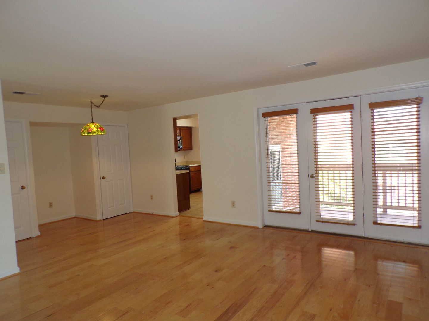 Bright and Cozy Two Bedroom Condo, One Block From Braddock Road Metro
