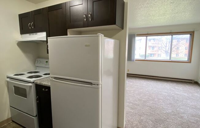 2 beds, 1 bath, $710, Unit 14-A