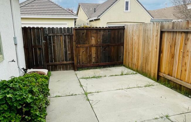 6056 Bridgecross Dr - Sacramento 95835