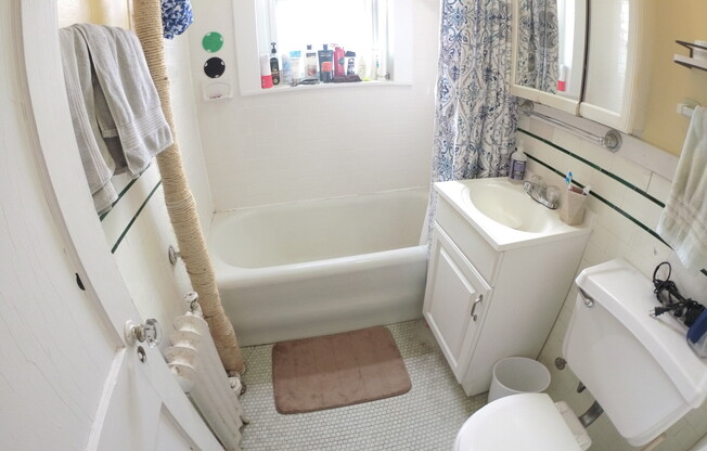 1 bed, 1 bath, $2,300, Unit 34