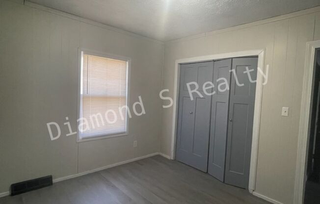 2 beds, 1 bath, $899