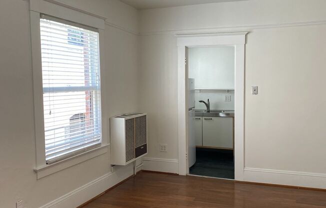 Studio, 1 bath, 440 sqft, $1,050, Unit 23
