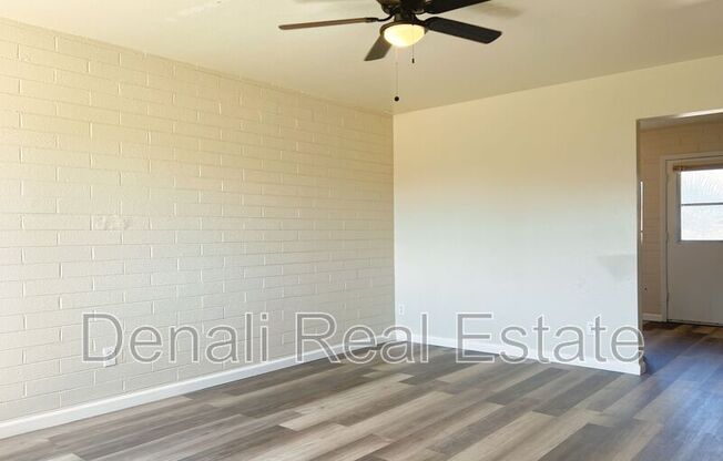 1240 W DUNLAP AVE