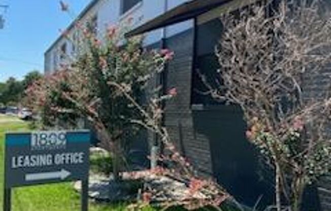 2 beds, 1 bath, 800 sqft, $1,440, Unit 1809-105