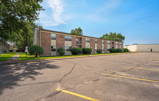 2 beds, 1 bath, 660 sqft, $995, Unit 28