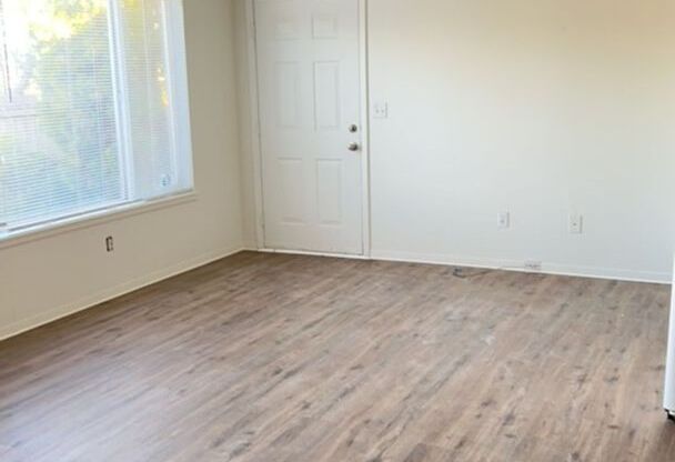 6154-1f - 2932 &amp; 2934 Stacie Way