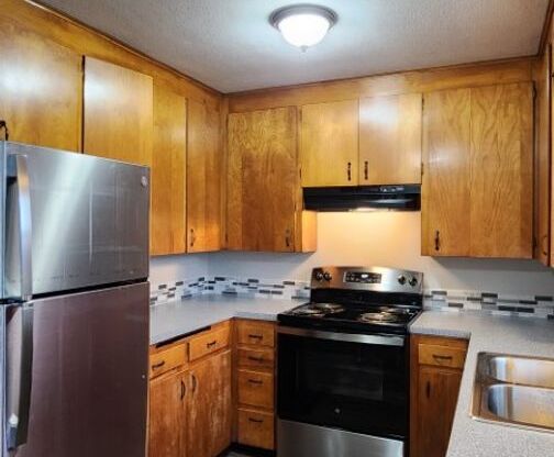 2 beds, 1 bath, $1,395, Unit 819-05