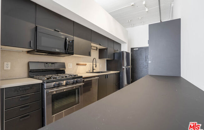 Studio, 1 bath, 720 sqft, $2,100, Unit 415