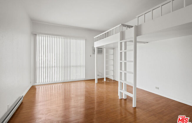 Studio, 1 bath, 388 sqft, $2,200, Unit 522