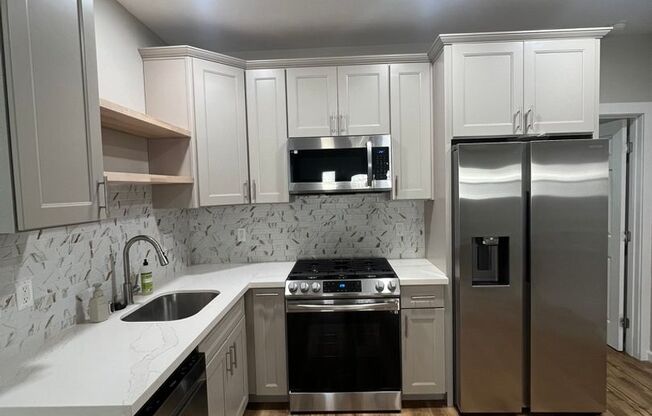 Split AC's In each room. Wet Bar. Spacious