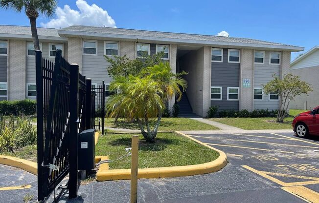 LAS PALMAS AT SAND LAKE CONDO