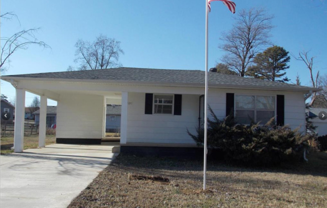 3 bedroom 2 bath home in North Poplar Bluff