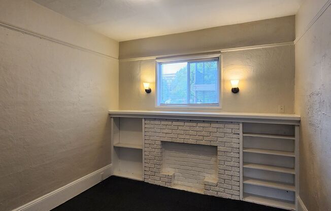Renovated 5 Bed, 2 Bath House + Office Near EWU in Cheney! *PRELEASE - AVAILABLE IN JUNE*