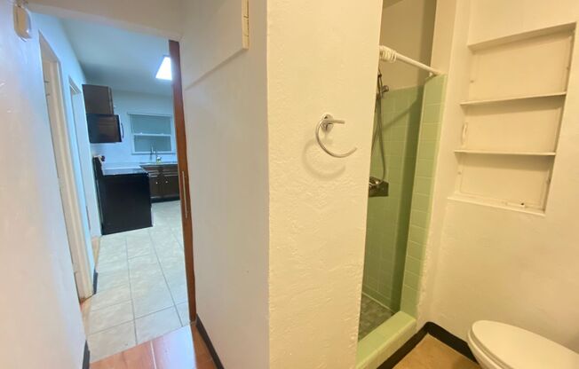 2 beds, 1 bath, $1,400