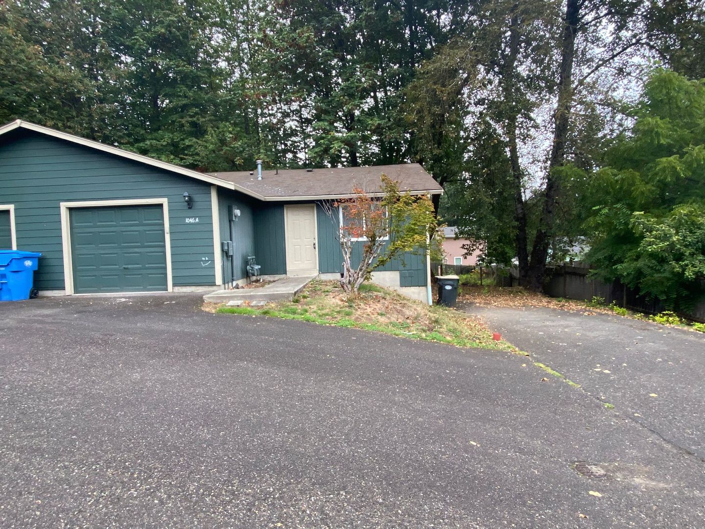 Large 3 bed 2 bath Duplex in Tumwater!  Easy to book Self Tour!