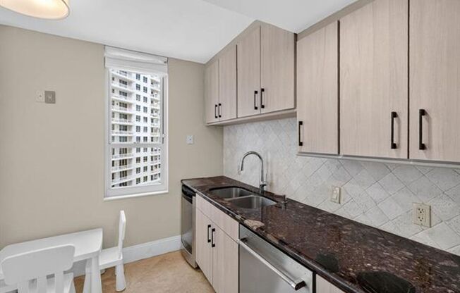 2 beds, 2.5 baths, $5,400, Unit # 1604