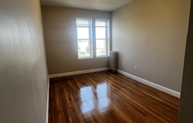 4 beds, 1 bath, $3,750, Unit 5