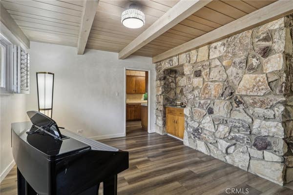 8942 OAK PARK AVE