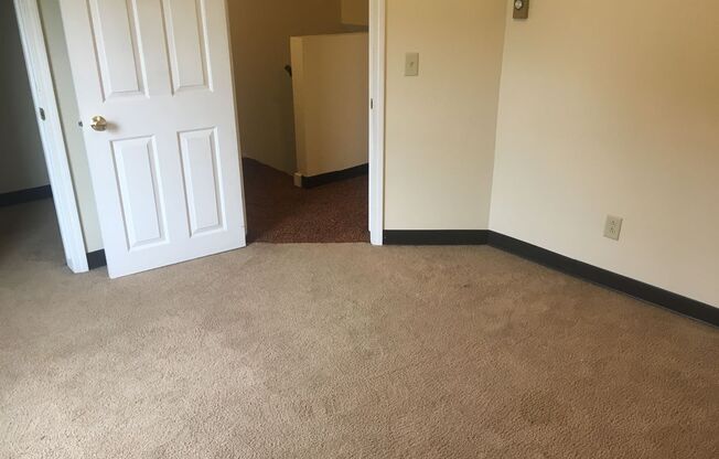 2 beds, 1 bath, 780 sqft, $825