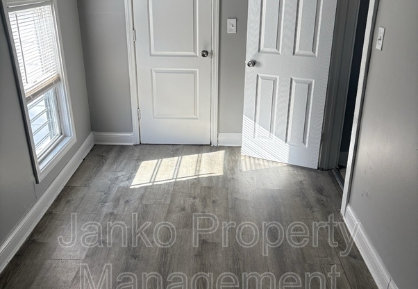 7111 S GREENWOOD AVE