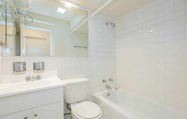 Studio, 1 bath, 400 sqft, $1,280, Unit 224
