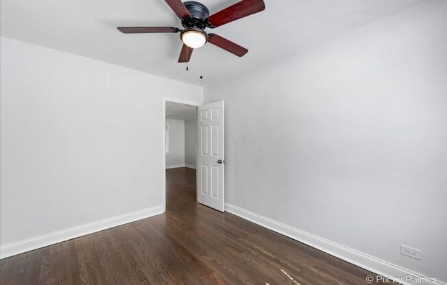 3 beds, 1 bath, 950 sqft, $2,125, Unit 2715-2