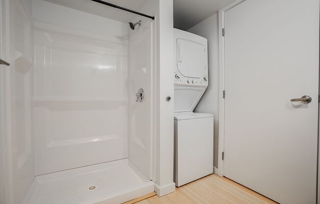 Studio, 1 bath, 702 sqft, $1,479, Unit 206