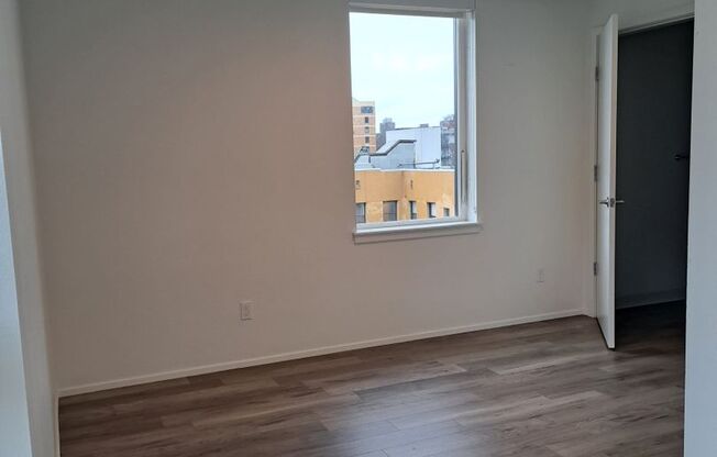 Studio, 1 bath, 322 sqft, $1,275, Unit 406