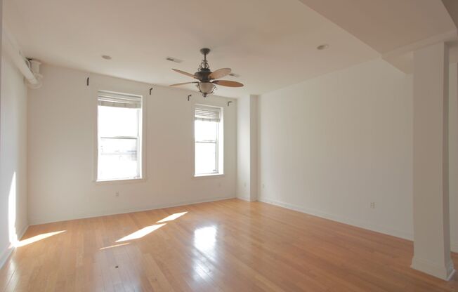 2 beds, 2 baths, 988 sqft, $2,100, Unit 301