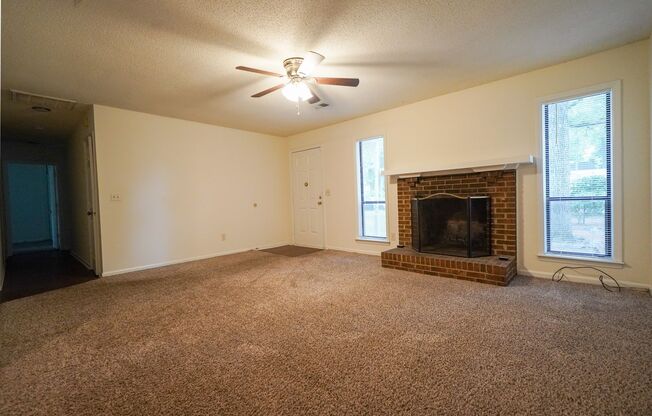 E. Charlotte - 3br 2ba Ranch w/Sunroom