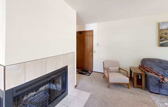 2 beds, 1 bath, 950 sqft, $2,200, Unit 7709CA