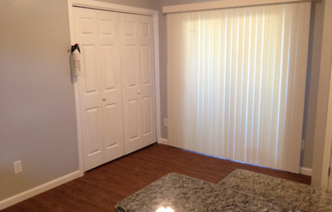 4904 MERRITT CIR