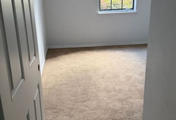 2 beds, 2 baths, $1,595, Unit ORANGE COUNTY